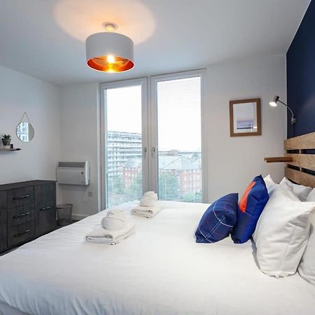 Stunning 2 Bed Flat 5Min To Old Trafford Stadium Manchester Kültér fotó