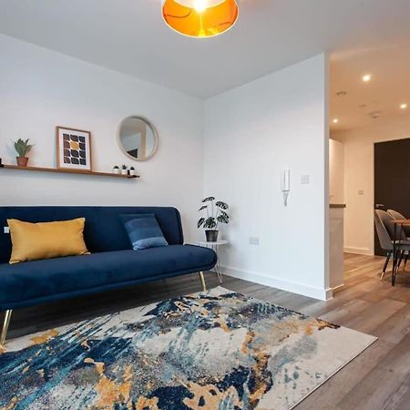 Stunning 2 Bed Flat 5Min To Old Trafford Stadium Manchester Kültér fotó