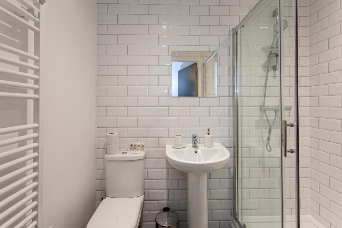Stunning 2 Bed Flat 5Min To Old Trafford Stadium Manchester Kültér fotó