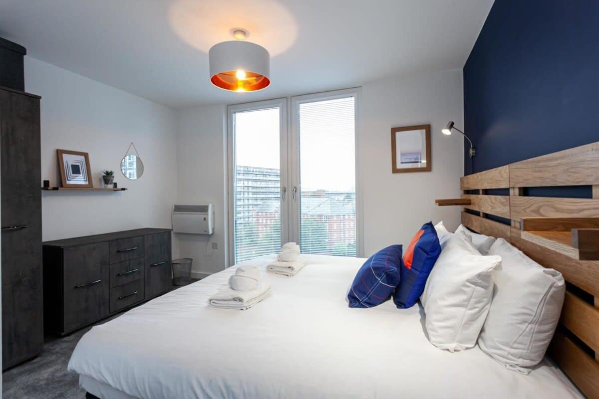 Stunning 2 Bed Flat 5Min To Old Trafford Stadium Manchester Kültér fotó