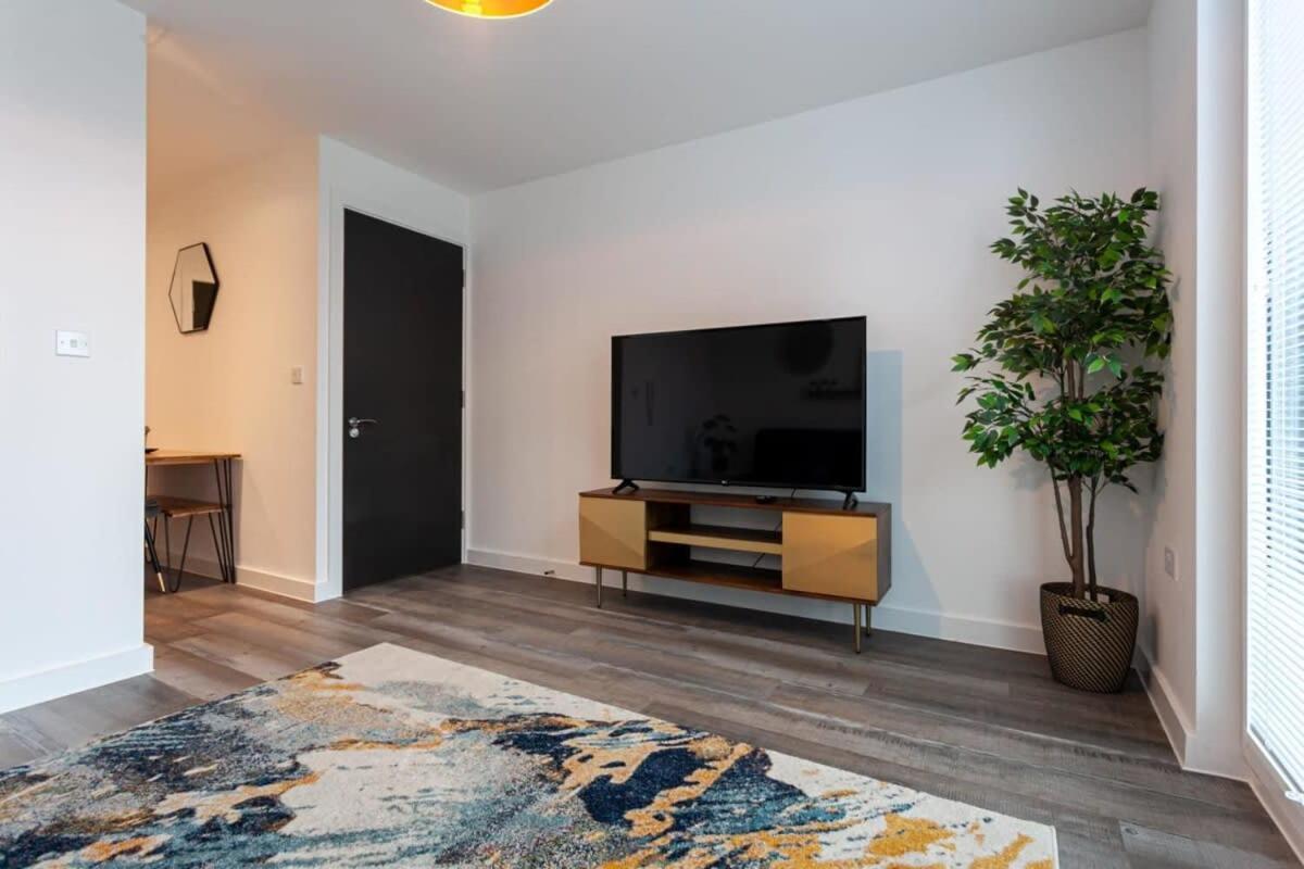 Stunning 2 Bed Flat 5Min To Old Trafford Stadium Manchester Kültér fotó